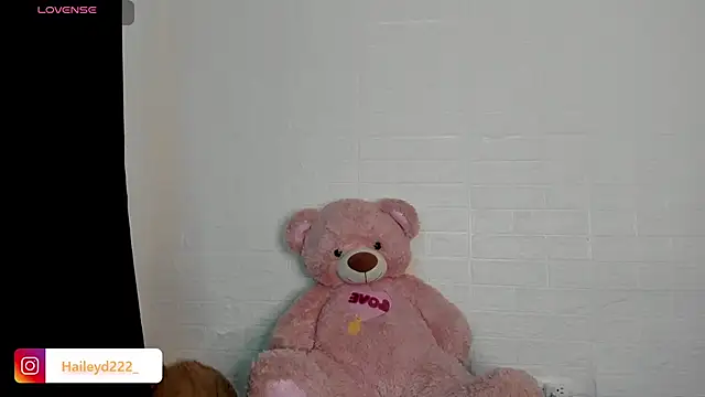 Snapshot of HaileyDuke chatting on May 27, 12:51 am HaileyDuke online show from May 27, 12:51 am