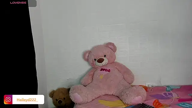 Snapshot of HaileyDuke chatting on June 3, 2:25 am HaileyDuke online show from June 3, 2:25 am
