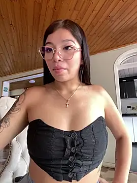 Snapshot of Maddy_Piink chatting on February 3, 8:58 pm Maddy Piink online show from February 3, 8:58 pm