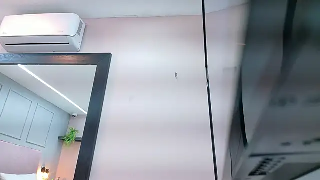 Camila Hill  online show from January 15, 1:16 pm