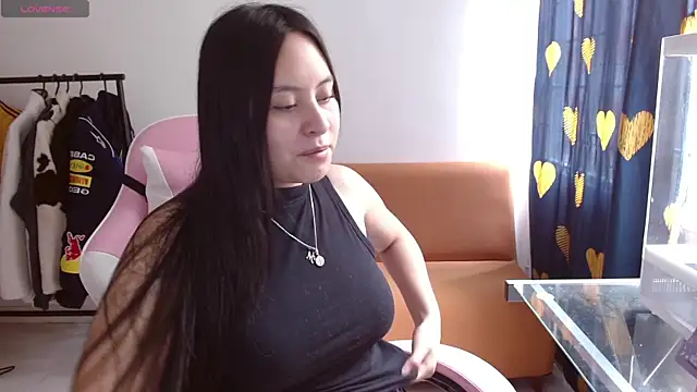 Snapshot of madissooon__ chatting on May 11, 7:11 pm madissooon online show from May 11, 7:11 pm