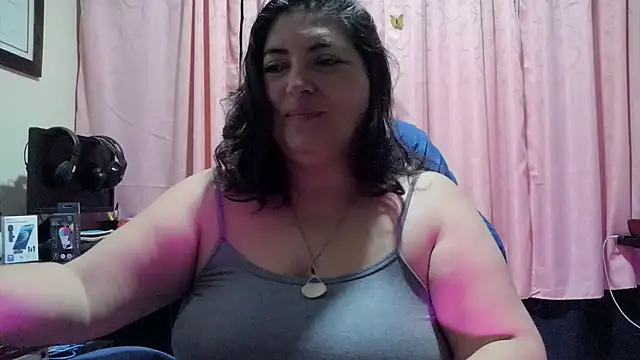 Snapshot of lina_maria99 chatting on March 25, 11:05 am lina maria99 online show from March 25, 11:05 am