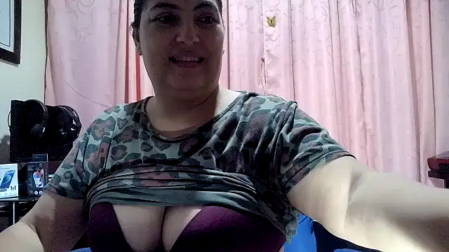Snapshot of lina_maria99 chatting on March 26, 2:17 am lina maria99 online show from March 26, 2:17 am