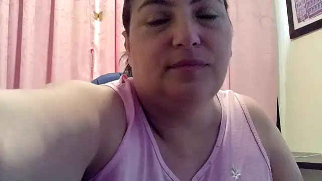 Snapshot of lina_maria99 chatting on April 11, 12:31 pm lina maria99 online show from April 11, 12:31 pm