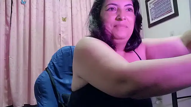 Snapshot of lina_maria99 chatting on April 12, 10:31 am lina maria99 online show from April 12, 10:31 am