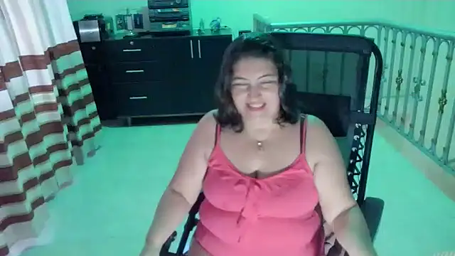 Snapshot of lina_maria99 chatting on April 21, 10:45 pm lina maria99 online show from April 21, 10:45 pm