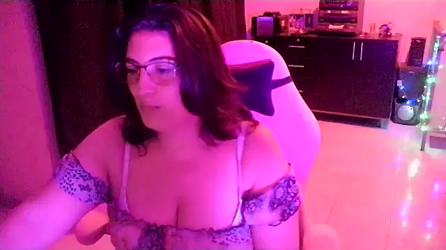 Snapshot of lina_maria99 chatting on April 28, 2:27 am lina maria99 online show from April 28, 2:27 am