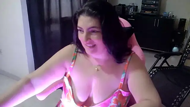 Snapshot of lina_maria99 chatting on May 6, 4:23 pm lina maria99 online show from May 6, 4:23 pm