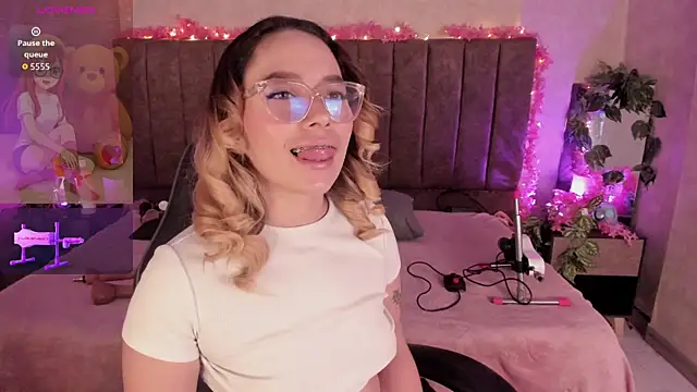 Snapshot of LanaMills_ chatting on July 28, 4:52 am LanaMills online show from July 28, 4:52 am