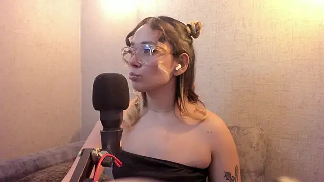 Snapshot of LanaMills_ chatting on July 30, 5:17 am LanaMills online show from July 30, 5:17 am