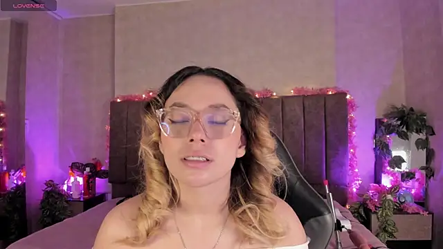 Snapshot of LanaMills_ chatting on July 31, 4:56 am LanaMills online show from July 31, 4:56 am