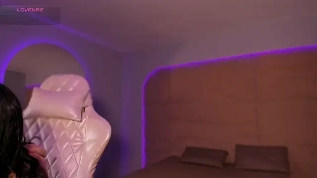 HannahMontgomery online show from December 4, 4:16 pm