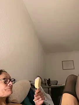 Snapshot of Chris06d22@xh chatting on September 18, 6:32 pm Chris06d22xh online show from September 18, 6:32 pm