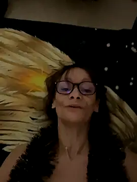 Snapshot of Chris06d22@xh chatting on December 17, 9:10 pm Chris06d22xh online show from December 17, 9:10 pm