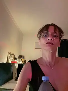 Snapshot of Chris06d22@xh chatting on June 6, 9:52 pm Chris06d22xh online show from June 6, 9:52 pm