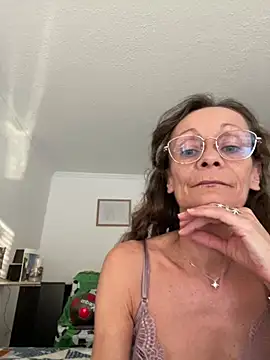 Snapshot of Chris06d22@xh chatting on July 7, 6:34 pm Chris06d22xh online show from July 7, 6:34 pm