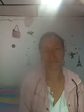 Keilathompson10 online show from September 29, 4:12 pm