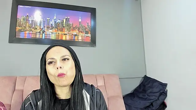 Snapshot of CharlotteCottin chatting on May 12, 11:18 am CharlotteCottin online show from May 12, 11:18 am