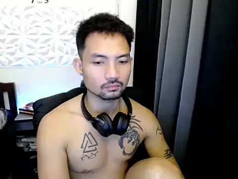 Snapshot of Thefriskyasian chatting on October 11, 7:40 am Thefriskyasian online show from October 11, 7:40 am