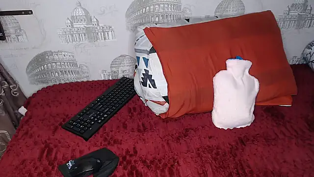 Snapshot of Lunalee chatting on June 21, 10:18 am Lunalee online show from June 21, 10:18 am