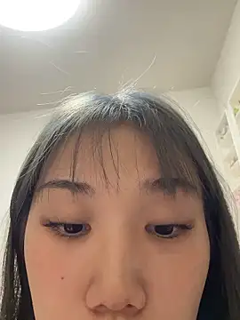 Snapshot of Yua_h02 chatting on November 4, 4:11 am Yua h02 online show from November 4, 4:11 am