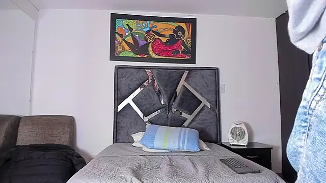 wyatt 3 online show from October 28, 12:30 pm