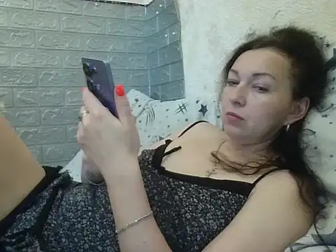 Snapshot of DanaNeon chatting on June 30, 8:04 am DanaNeon online show from June 30, 8:04 am