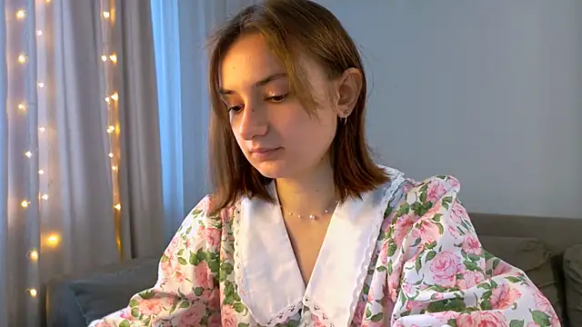 Lelia Vibe online show from June 19, 1:59 pm