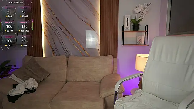 Snapshot of MilaCrave chatting on November 6, 11:33 am MilaCrave online show from November 6, 11:33 am