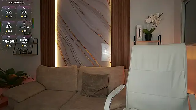 Snapshot of MilaCrave chatting on November 7, 11:43 am MilaCrave online show from November 7, 11:43 am