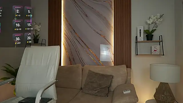 Snapshot of MilaCrave chatting on November 8, 11:43 am MilaCrave online show from November 8, 11:43 am