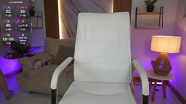 Snapshot of MilaCrave chatting on December 1, 11:37 am MilaCrave online show from December 1, 11:37 am