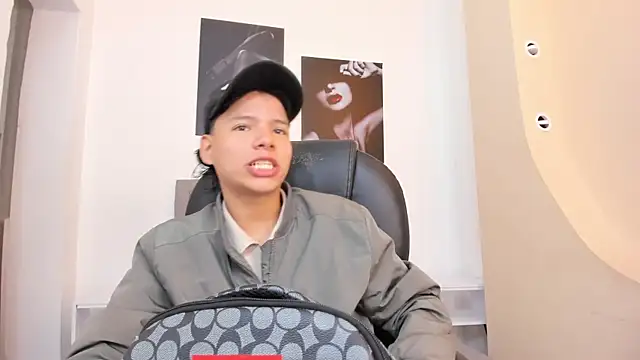 Snapshot of camillo_virgil chatting on September 9, 11:10 am camillo virgil online show from September 9, 11:10 am