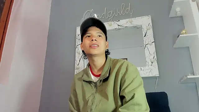 Snapshot of camillo_virgil chatting on September 17, 10:50 am camillo virgil online show from September 17, 10:50 am