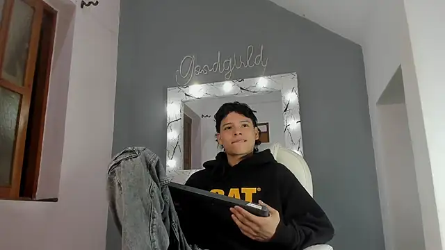 Snapshot of camillo_virgil chatting on September 23, 11:13 am camillo virgil online show from September 23, 11:13 am