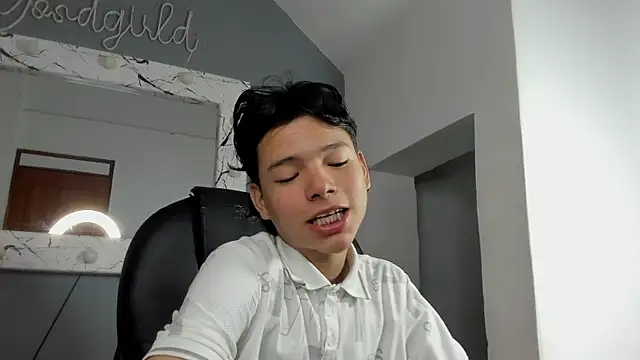 Snapshot of camillo_virgil chatting on October 4, 10:46 am camillo virgil online show from October 4, 10:46 am