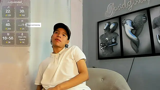 Snapshot of camillo_virgil chatting on October 19, 10:38 am camillo virgil online show from October 19, 10:38 am