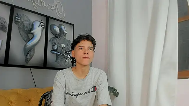 Snapshot of camillo_virgil chatting on October 28, 11:03 am camillo virgil online show from October 28, 11:03 am