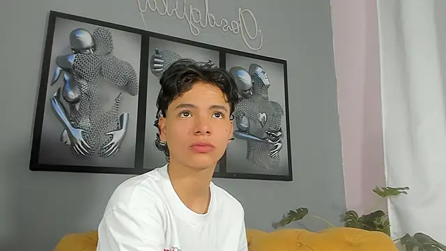 Snapshot of camillo_virgil chatting on November 1, 10:50 am camillo virgil online show from November 1, 10:50 am