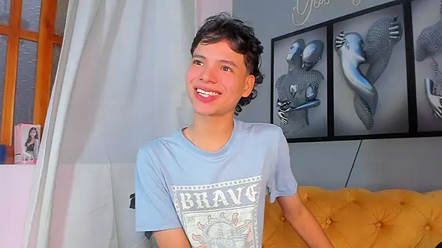 Snapshot of camillo_virgil chatting on November 5, 11:43 am camillo virgil online show from November 5, 11:43 am