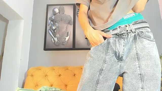 Snapshot of camillo_virgil chatting on November 10, 10:47 am camillo virgil online show from November 10, 10:47 am