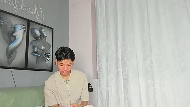 Snapshot of camillo_virgil chatting on November 12, 10:48 am camillo virgil online show from November 12, 10:48 am