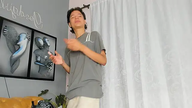 Snapshot of camillo_virgil chatting on December 2, 10:42 am camillo virgil online show from December 2, 10:42 am