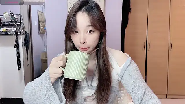 Y2Luvk online show from November 10, 9:25 pm