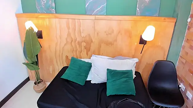 halleylorens online show from February 24, 7:01 pm