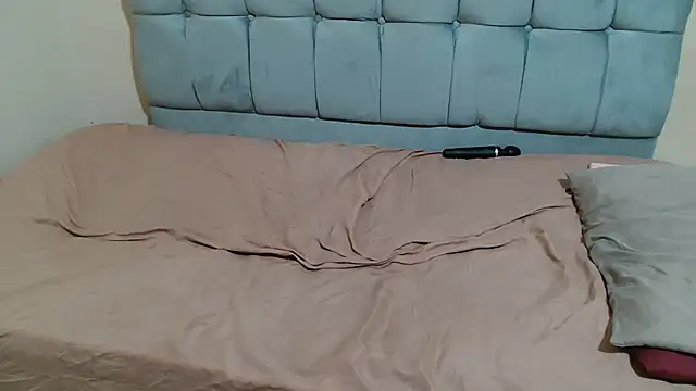 curveAss222 online show from November 6, 4:13 am