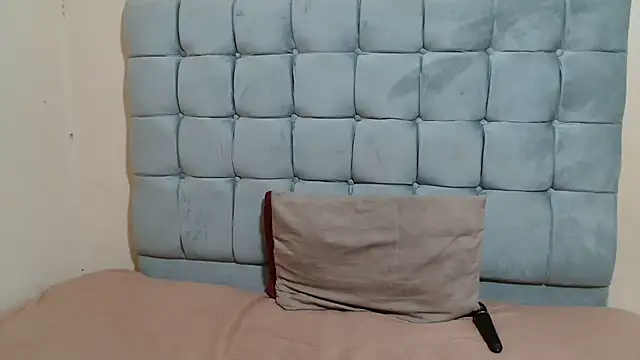 curveAss222 online show from November 7, 4:07 pm