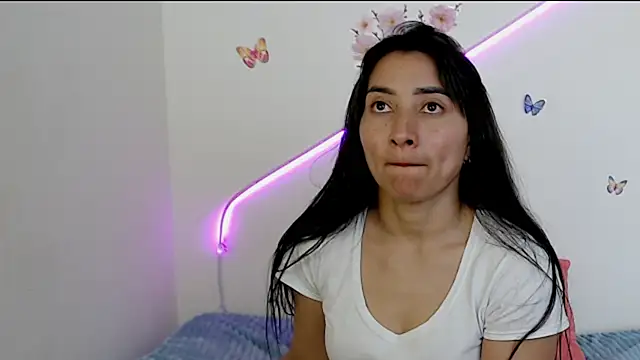 Snapshot of angelyxs chatting on October 24, 8:27 pm angelyxs online show from October 24, 8:27 pm