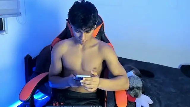 ZYZZ1312 online show from June 8, 2:34 am
