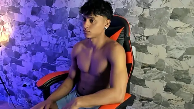 ZYZZ1312 online show from June 21, 4:04 am